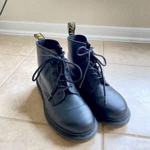Doc Martens 101 Smooth Leather Ankle Boots